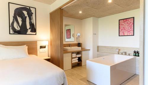 One-Bedroom Suite with Balcony