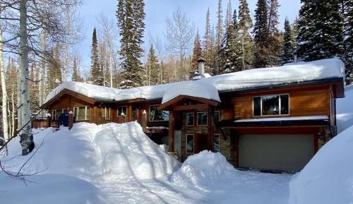 Four-Bedroom Holiday Home