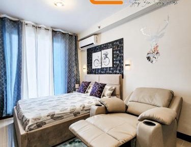 Studio with Balcony