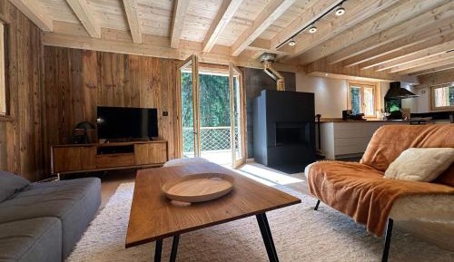 Chalet (14 Adults)
