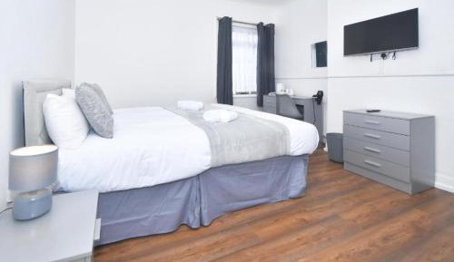 Three-Bedroom Superior Apartment