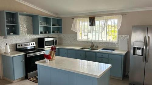 Three-Bedroom Holiday Home 