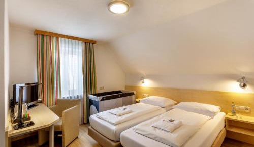 Twin Room with Bathroom