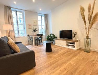 Superior One-Bedroom Apartment