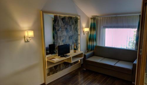 Double Room (2 Adults + 1 Child)