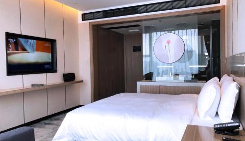 Deluxe Queen Room