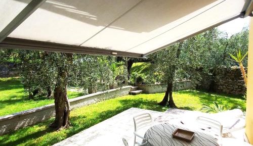 Apartment with Garden View