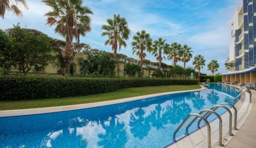 Swim-up Room