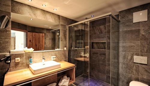 Three-Bedroom Deluxe Apartment