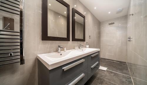 Deluxe King or Twin Room