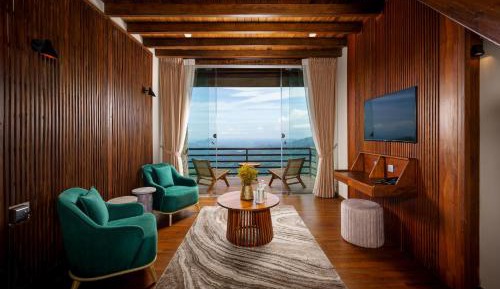 Suite with Mountain View