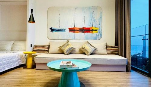 One-Bedroom Apartment with Sea View