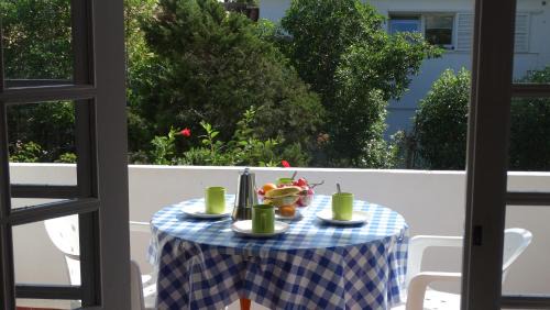 Two-Bedroom Apartment (4 Adults + 2 Children)