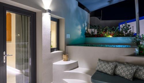 Deluxe Suite with Hot Tub