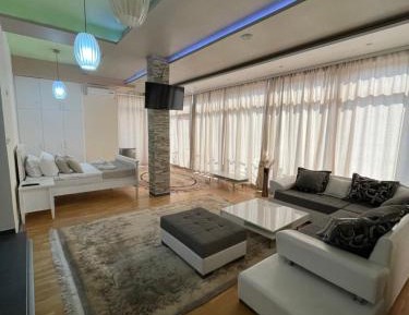 Apartment with Pool View 