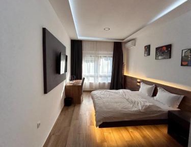 Standard Queen Room