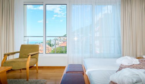 Junior Suite with Garden View