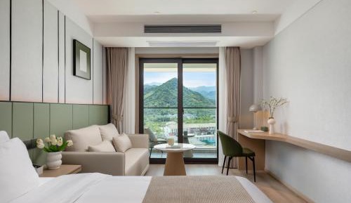 King Room with Mountain View