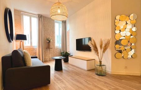 Superior One-Bedroom Apartment