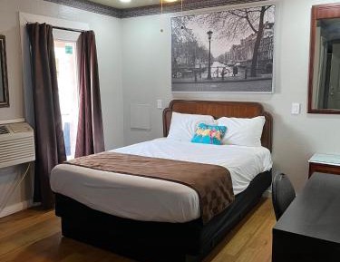 Standard Queen Room