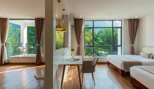 Deluxe Double Room with Balcony