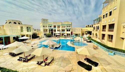 Apartment with Pool View 