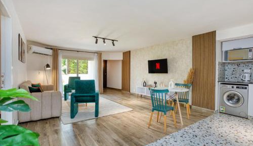 Apartment with Garden View