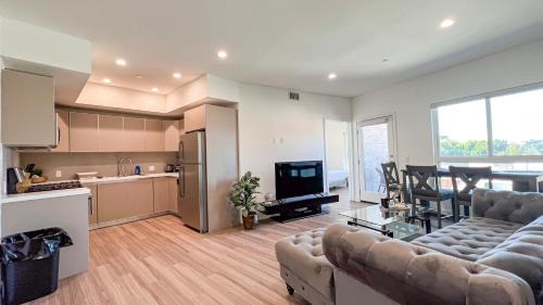 Apartment with City View