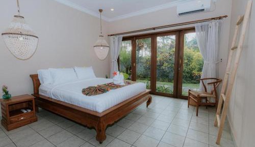 Villa with Garden View