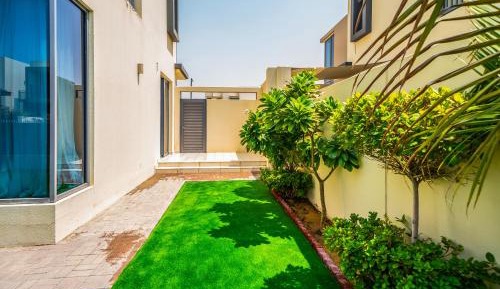 Villa with Garden View