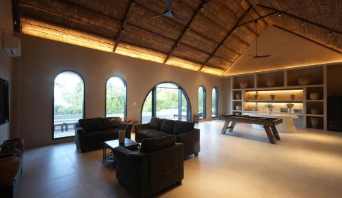 Four-Bedroom Apartment with Pool View