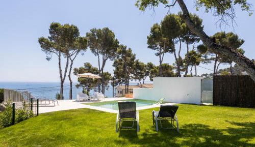 Villa - Beach Front
