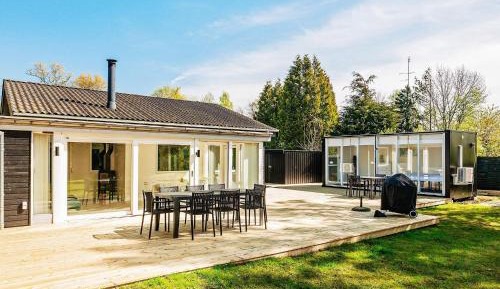 Three-Bedroom Holiday Home 