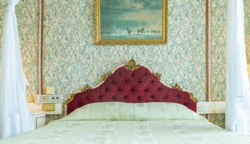 Deluxe King Suite