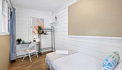 Single Room with Shared Bathroom