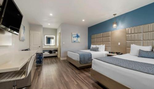 Queen Room with Two Queen Beds - Non-Smoking