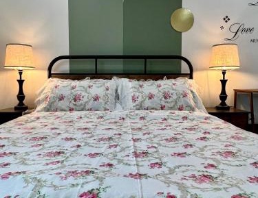Queen Room with Shared Bathroom