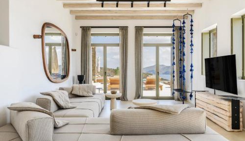 Deluxe Villa with Sea View and Private Heated Pool