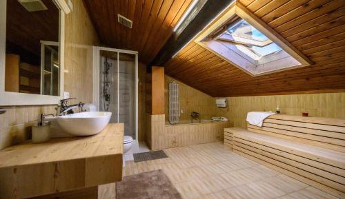 Triple Room with Shared Bathroom