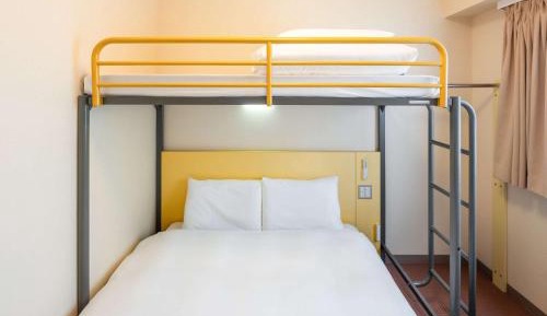 Queen Room with a Loft Bed - Non Smoking