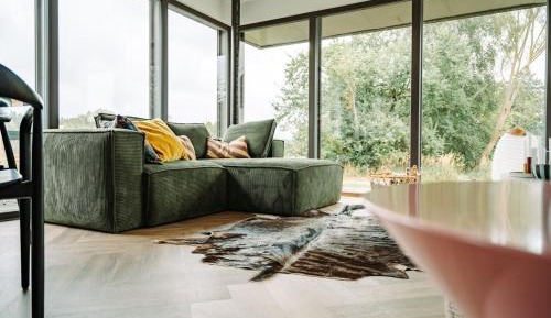 Apartment with Lake View