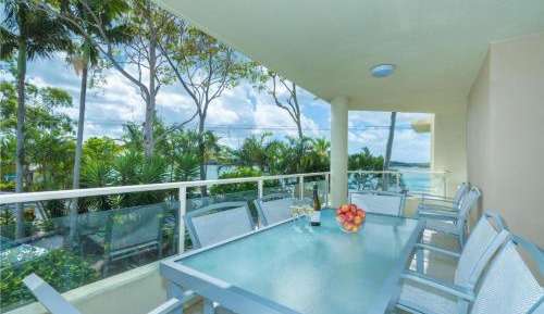 Deluxe Three-Bedroom Apartment Water Front
