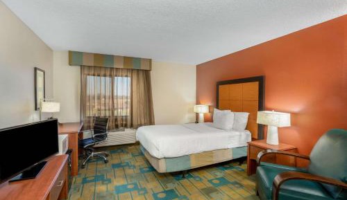 Double Room with Roll In Shower - Mobility/Hearing Accessible - Non-Smoking