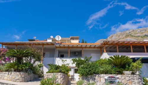 One-Bedroom Apartment with Shared Terrace and Sea View