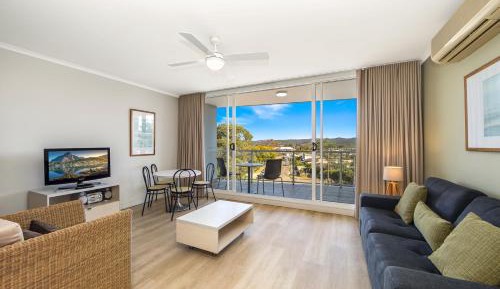Apartment with Mountain View