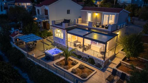 Villa - Beach Front