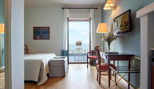 Junior Suite with Sea View (2 Adults)