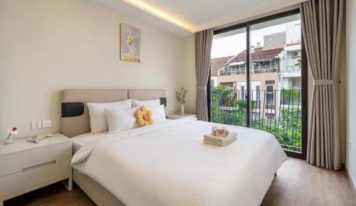 One-Bedroom Apartment with Balcony