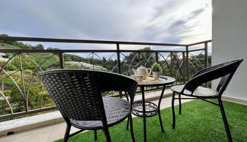 Three-Bedroom Apartment with Mountain View