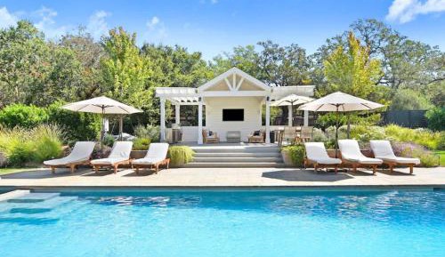 Five-Bedroom Holiday Home